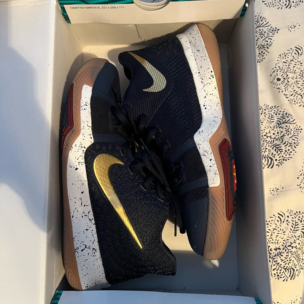 Nike Kyrie 3s